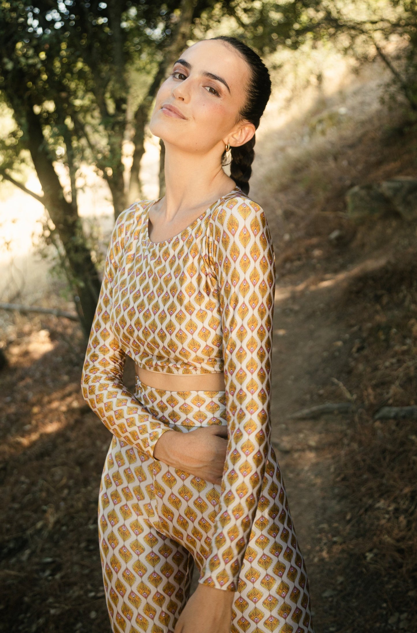 Top cropped long sleeve yellow solar peacock print